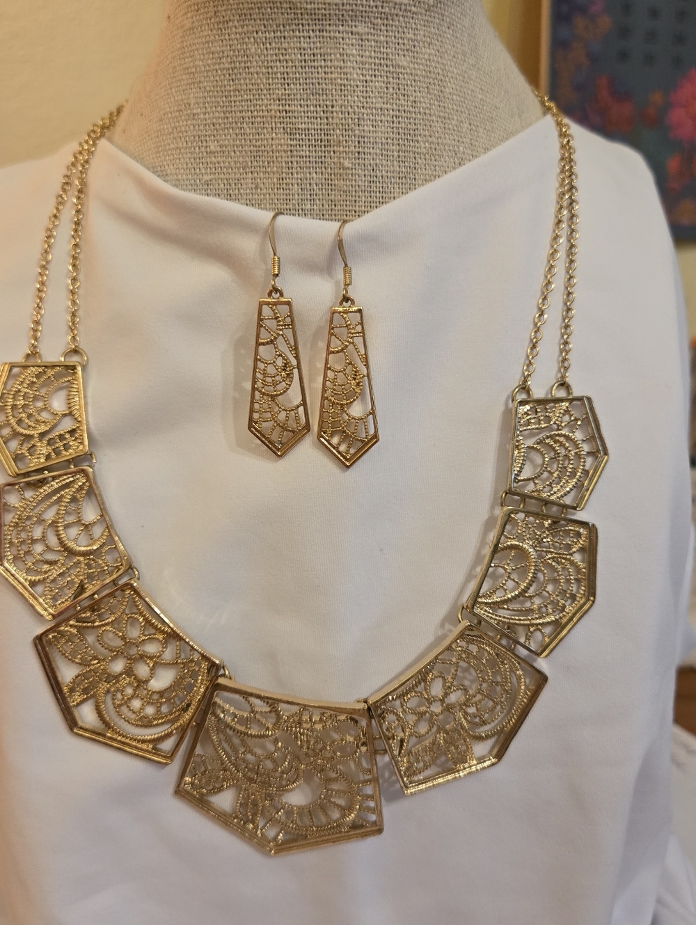 Gold Tone Filigree Pendant Necklace and Earring Set - Vintage Paparazzi